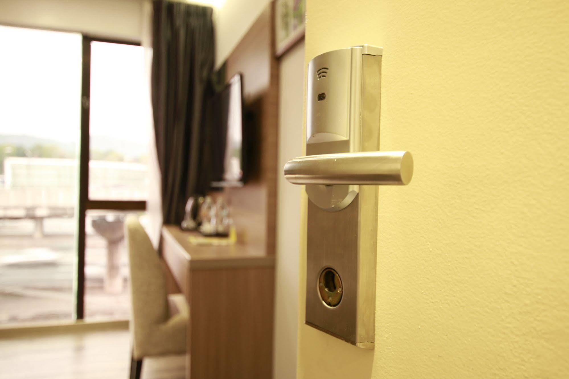 Hotel 99 Pusat Bandar Puchong Luaran gambar