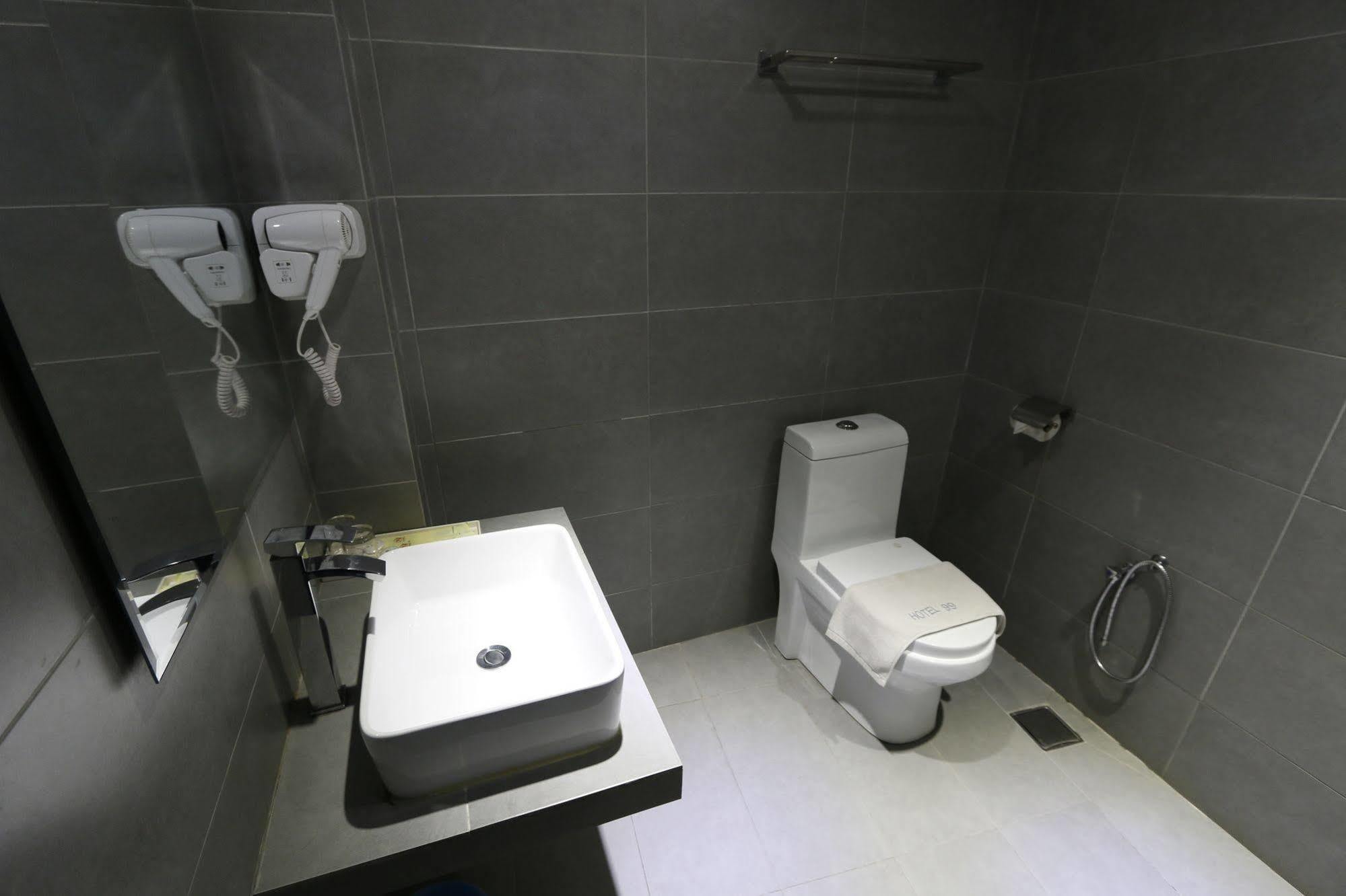 Hotel 99 Pusat Bandar Puchong Luaran gambar