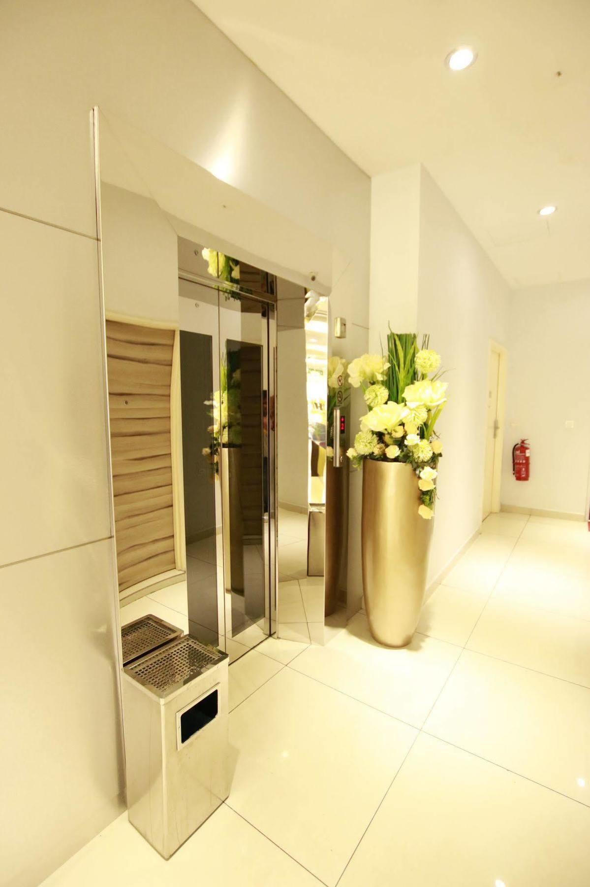 Hotel 99 Pusat Bandar Puchong Luaran gambar